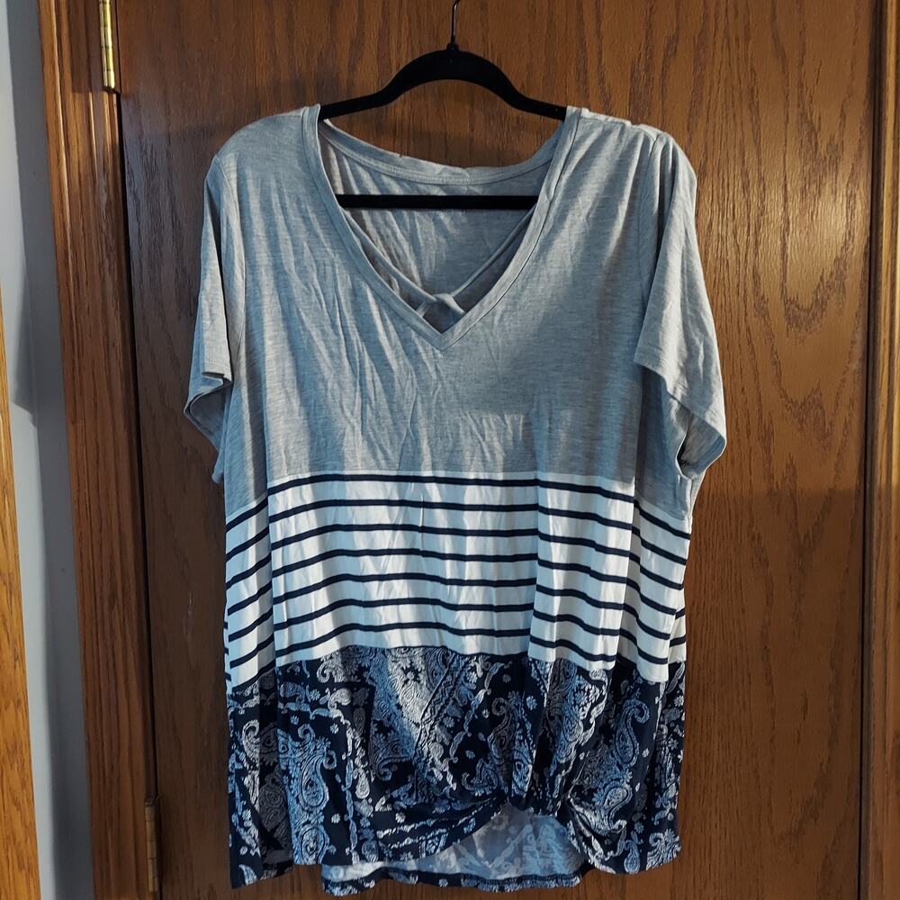 Maurices Brand Women's 24/7 Alexandria Strappy Tee  Size 1x v neck bandana print